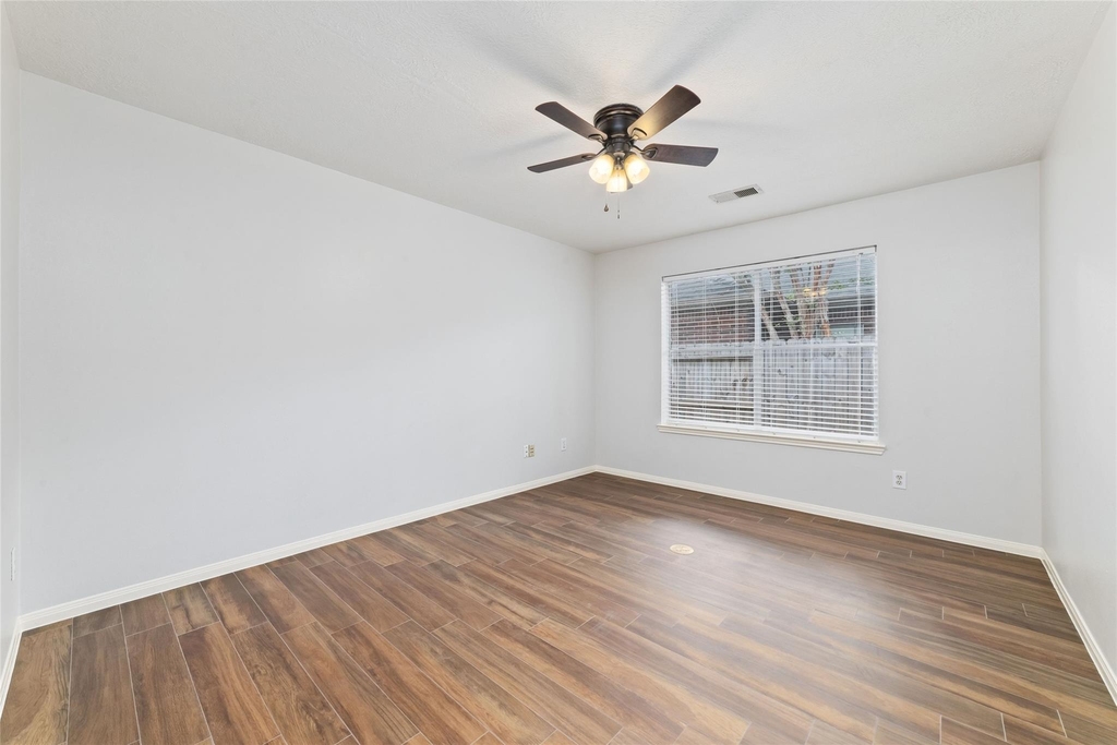 18307 Cobblestone Drive - Photo 16
