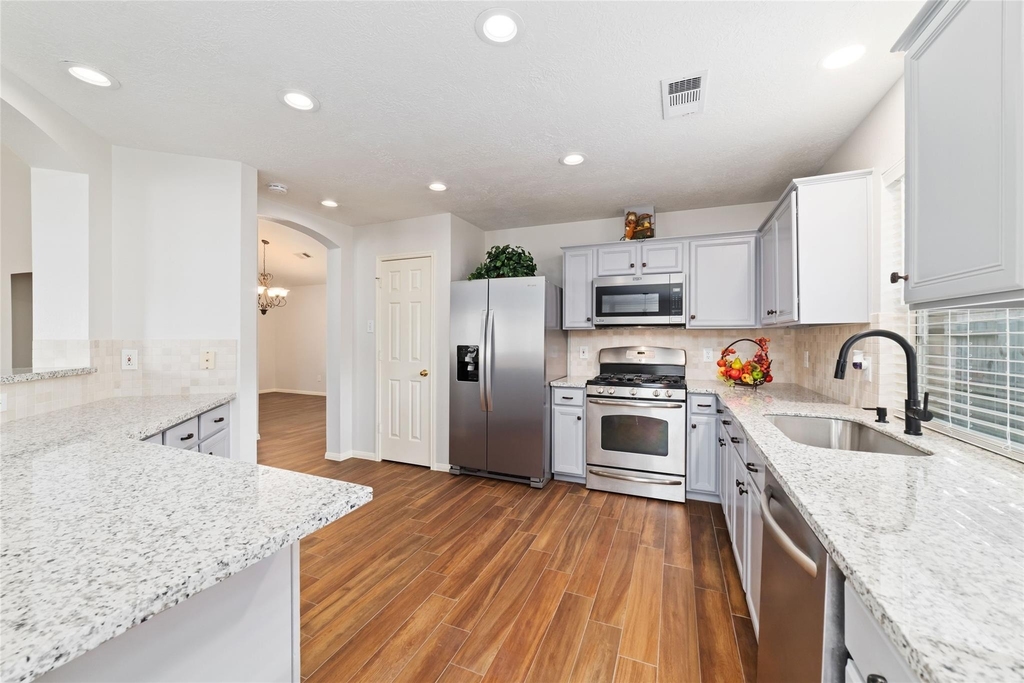 18307 Cobblestone Drive - Photo 6