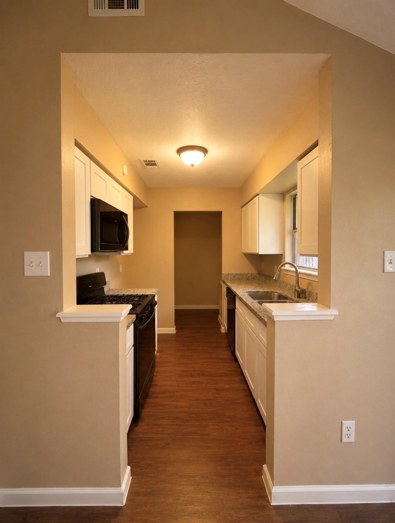 7310 Arista Drive - Photo 3