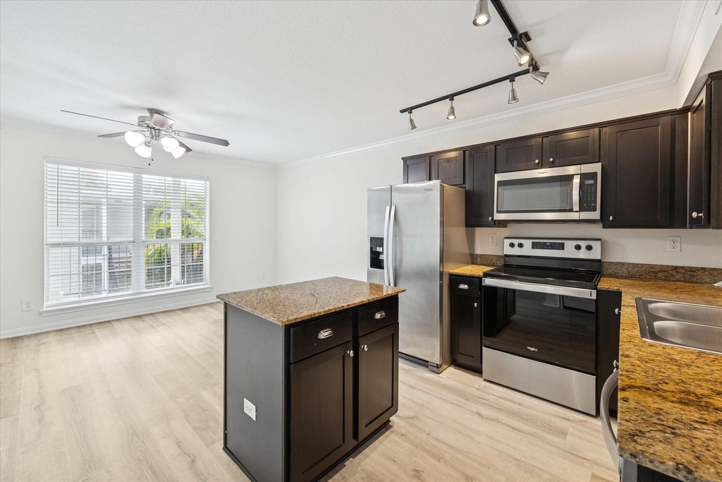 300 Pecore Street - Photo 0