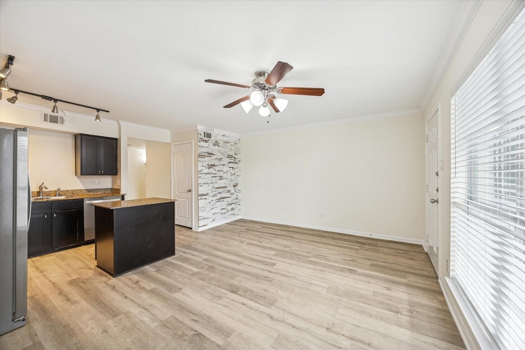 300 Pecore Street - Photo 1