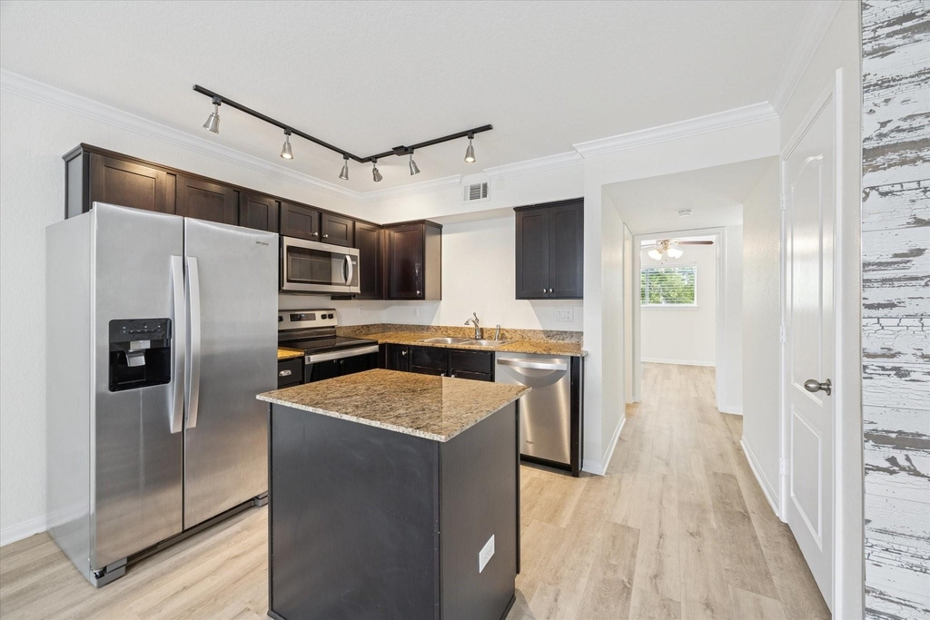 300 Pecore Street - Photo 4