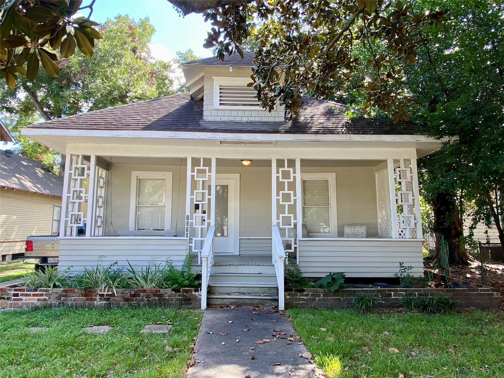 1230 Ashland Street - Photo 0