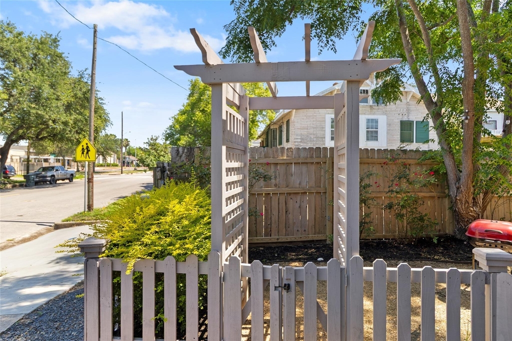 1311 37th Street - Photo 22