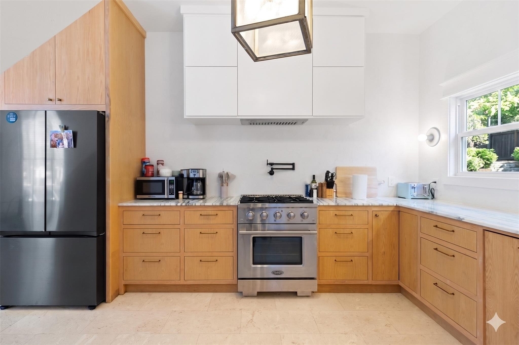 1311 37th Street - Photo 10