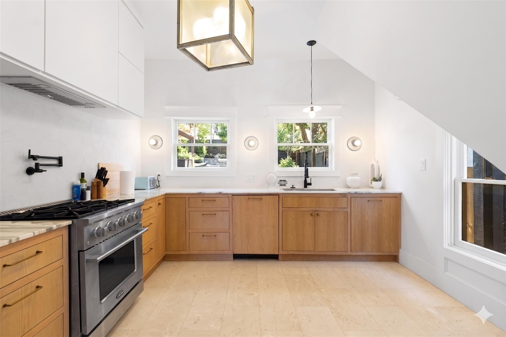 1311 37th Street - Photo 9