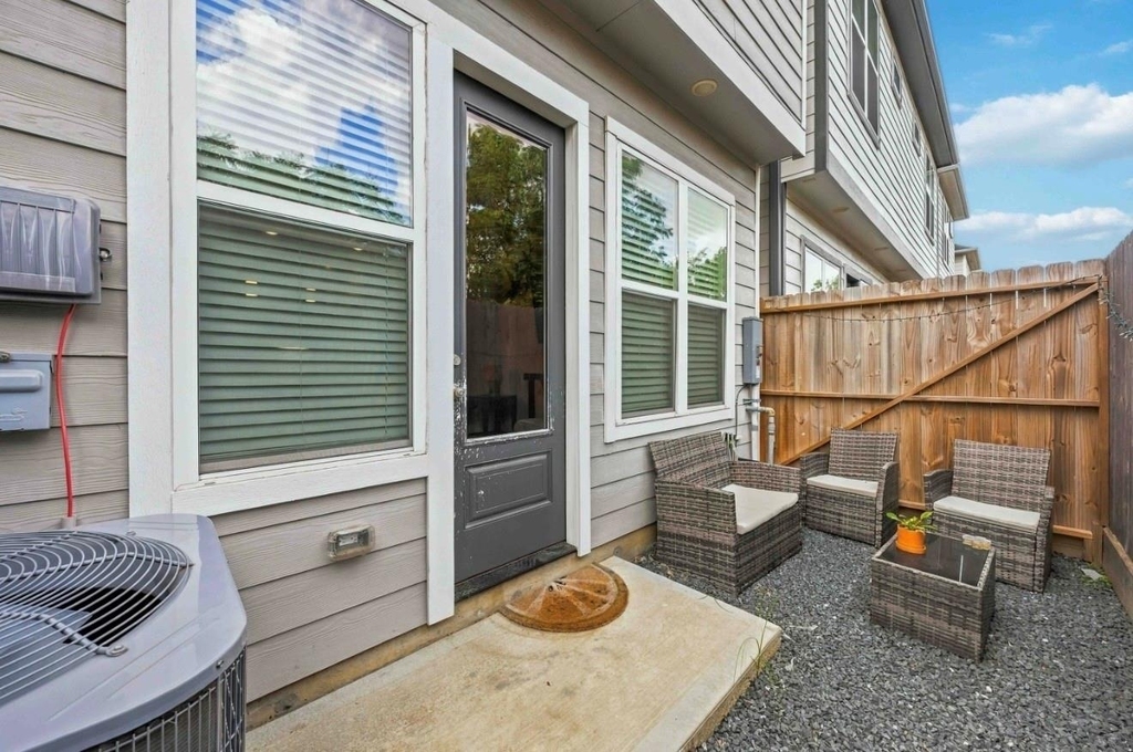 8960 Zurcher Ln - Photo 19