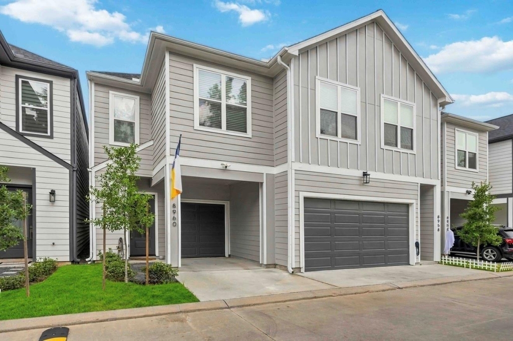 8960 Zurcher Ln - Photo 1