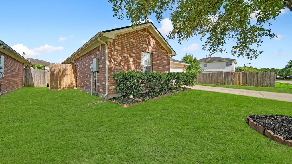 140 Bristol Bend Lane - Photo 1