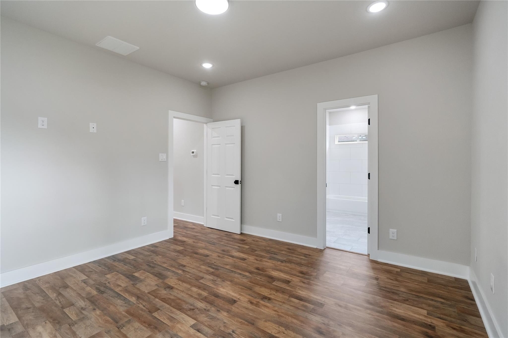 10301 Ashville Drive - Photo 4