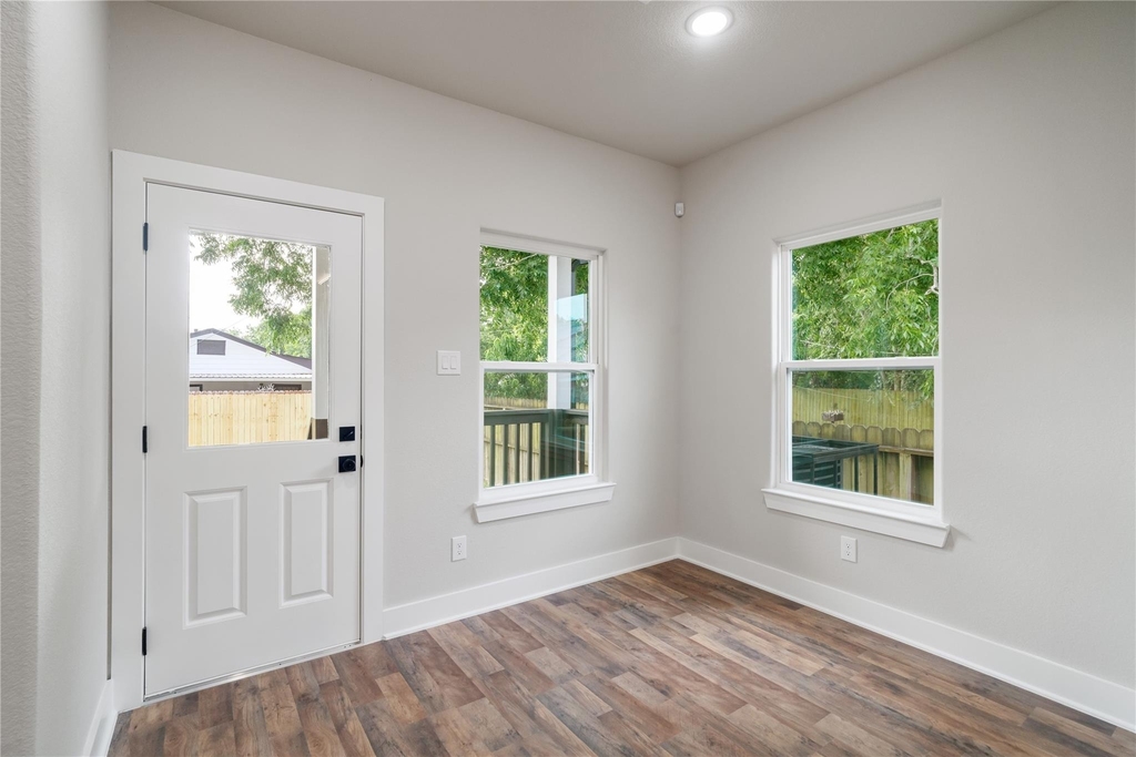 10301 Ashville Drive - Photo 8