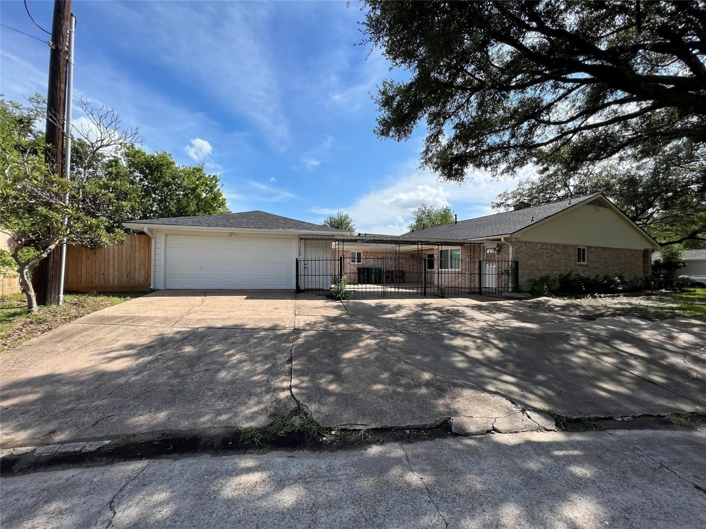 10903 Albury Drive - Photo 2