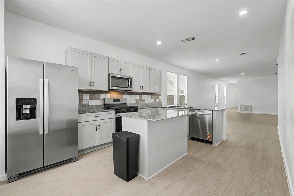 511 Louis Lane - Photo 0