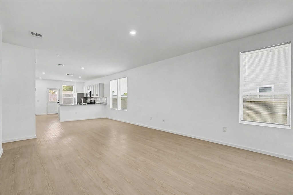 511 Louis Lane - Photo 3