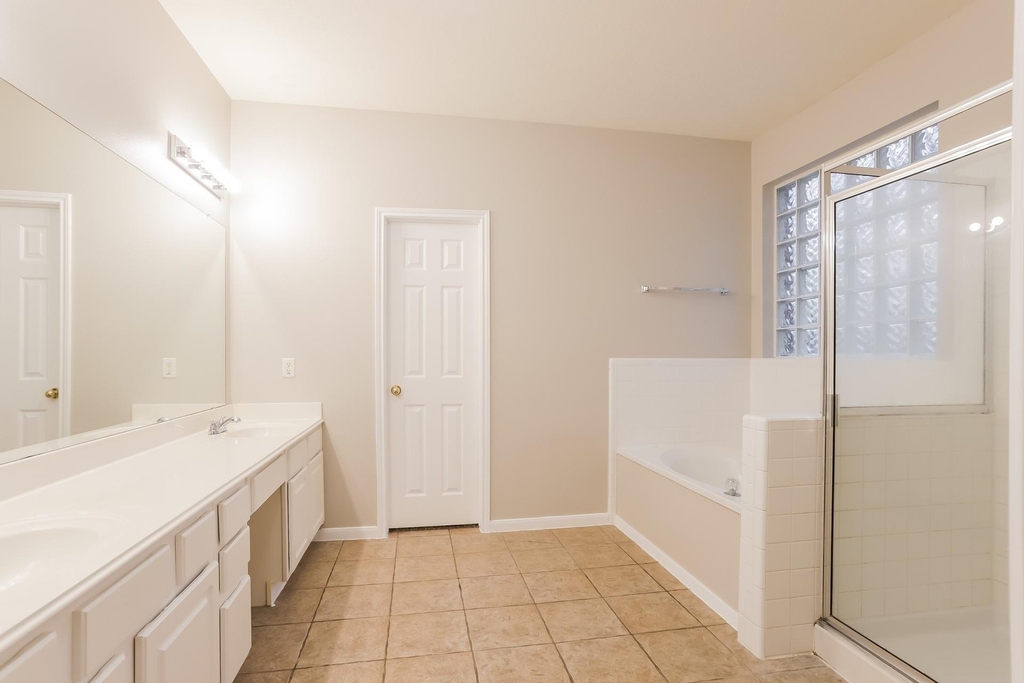 12210 Lakewood Valley Court - Photo 11