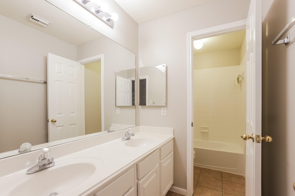 12210 Lakewood Valley Court - Photo 12