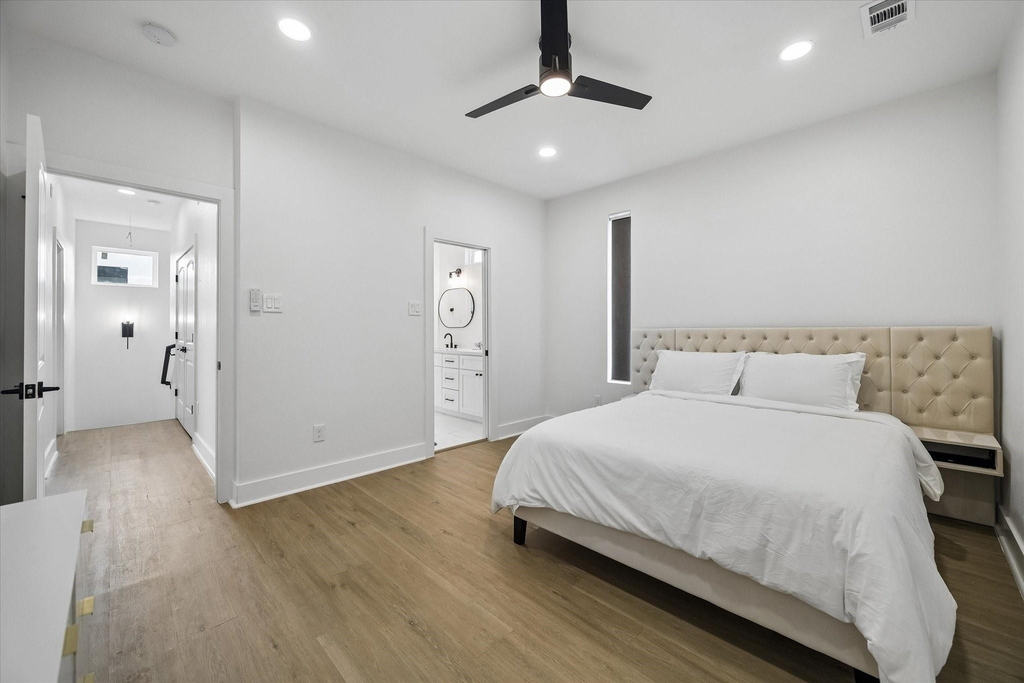 104 E 44th Street - Photo 11