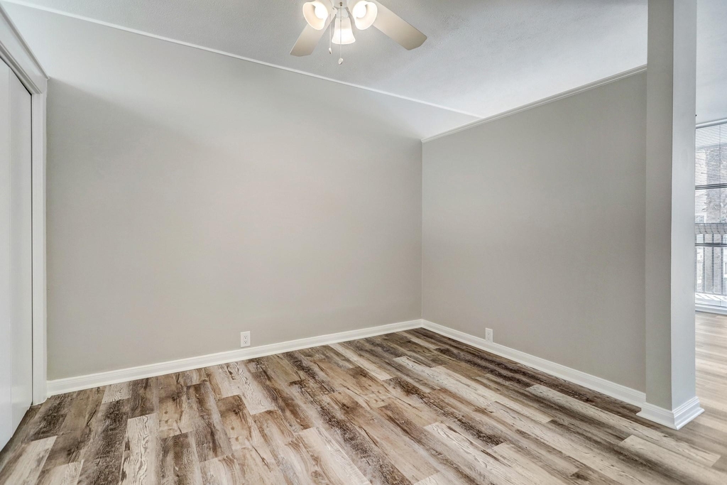 1901 Whitney Street - Photo 8