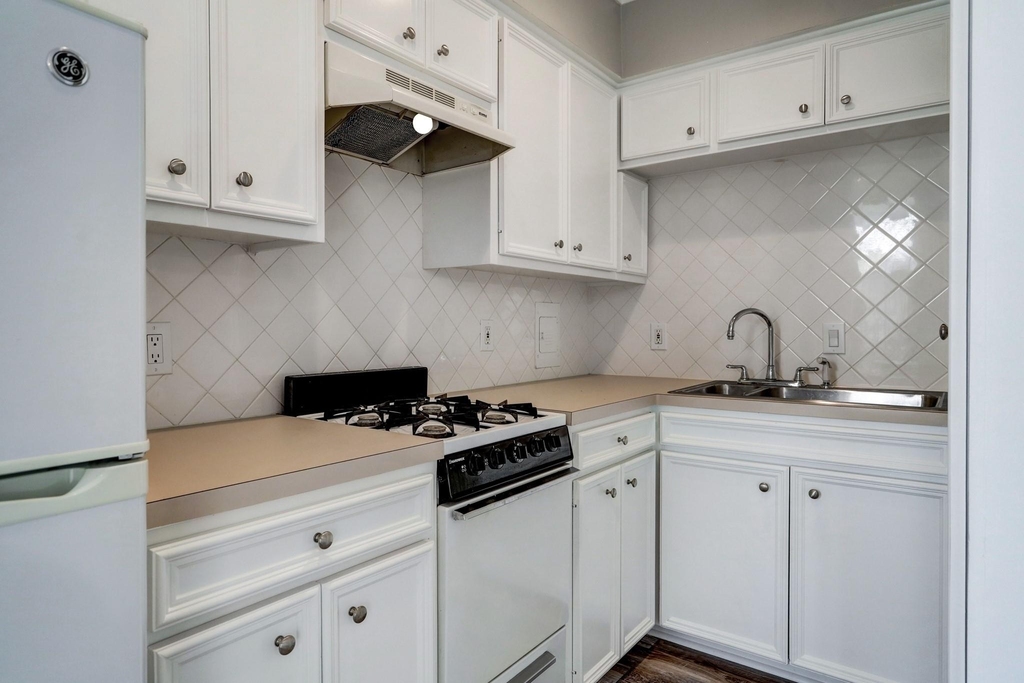1901 Whitney Street - Photo 5
