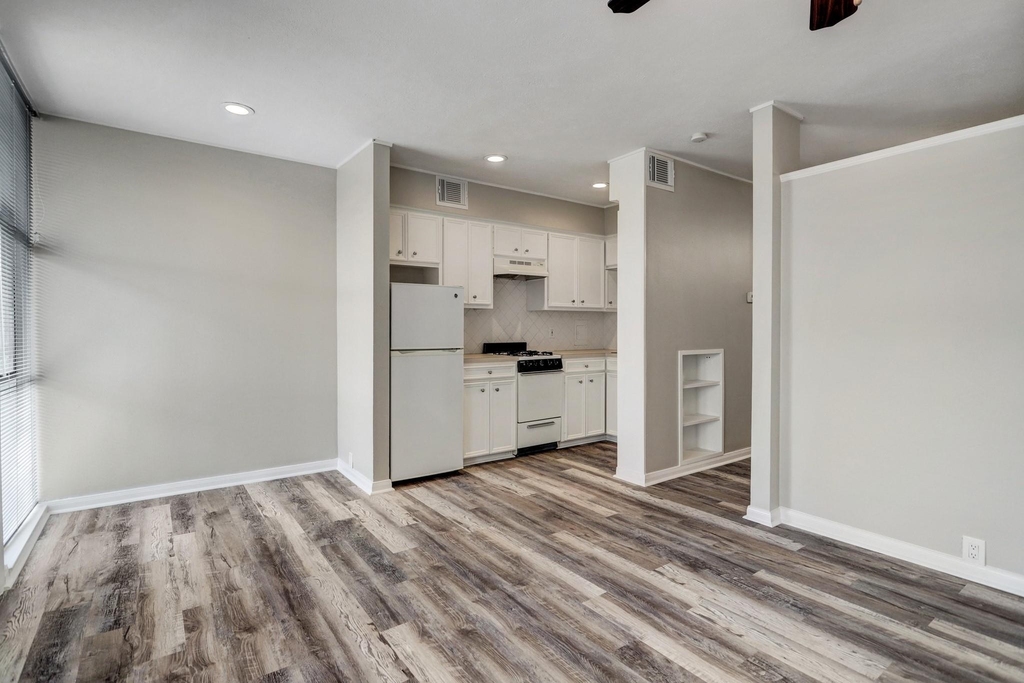 1901 Whitney Street - Photo 1