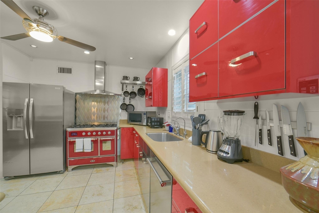 1919 W Mckinney Street - Photo 2