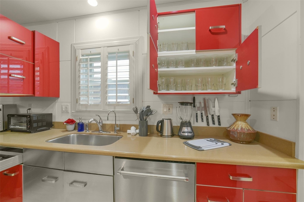 1919 W Mckinney Street - Photo 11
