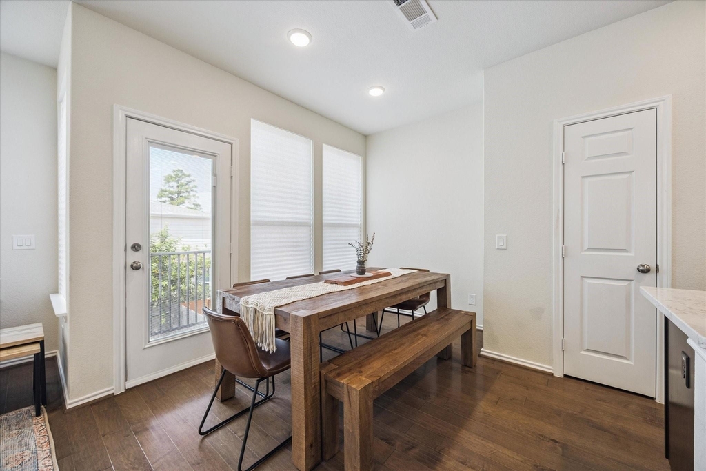 1817 Agoura Hills Dr - Photo 4
