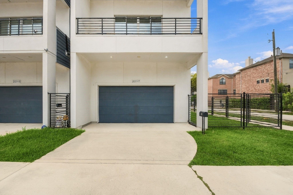 2217 Sherwin Street - Photo 4