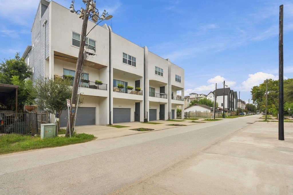 2217 Sherwin Street - Photo 2