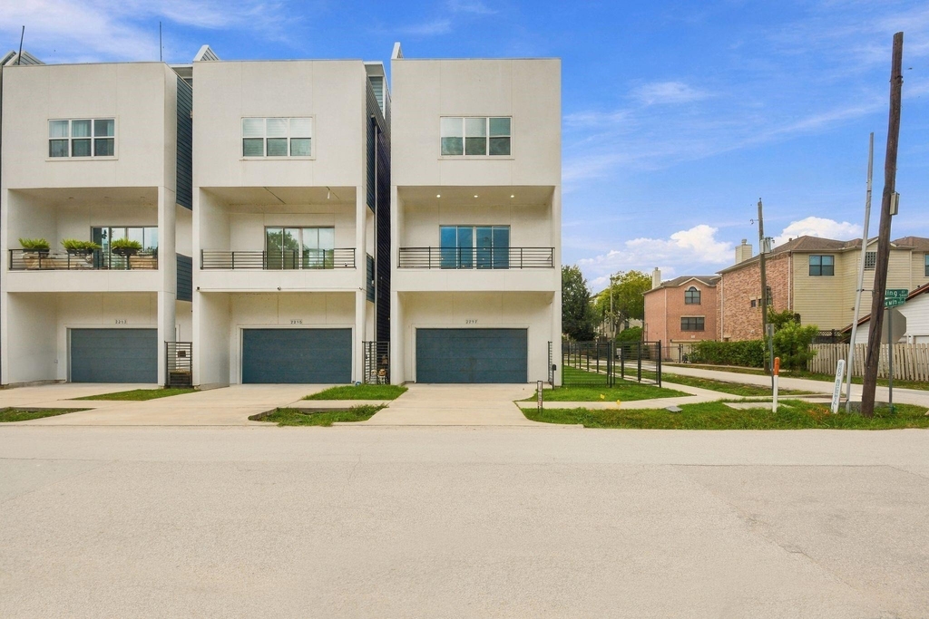 2217 Sherwin Street - Photo 0