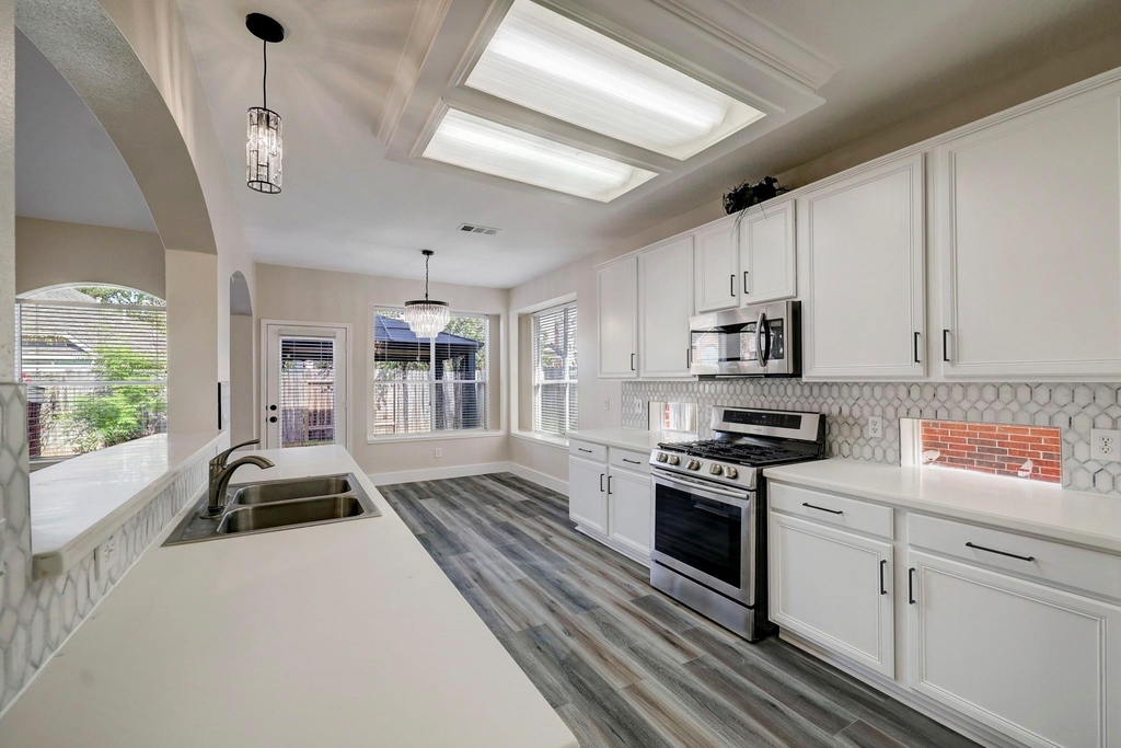 4615 Russett Lane - Photo 10