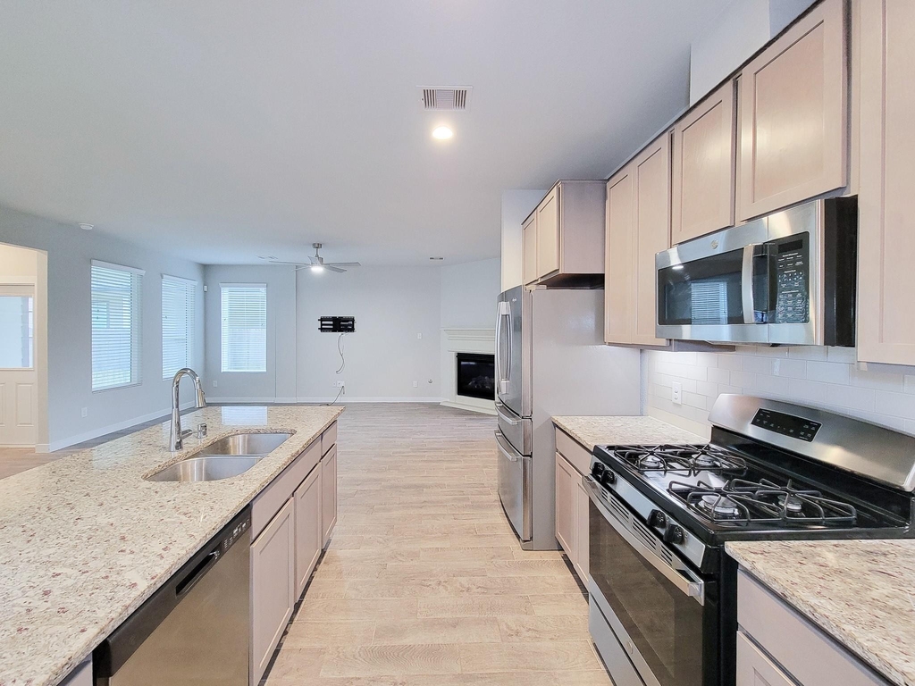 2719 Oakleaf Ash Lane - Photo 18