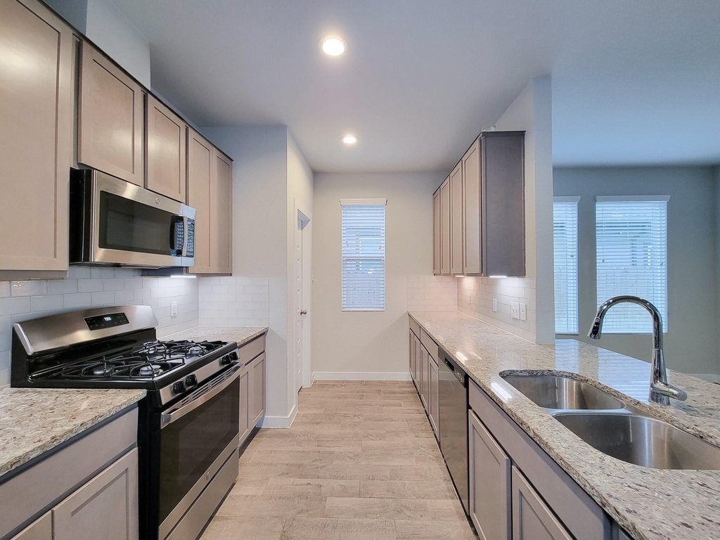2719 Oakleaf Ash Lane - Photo 15