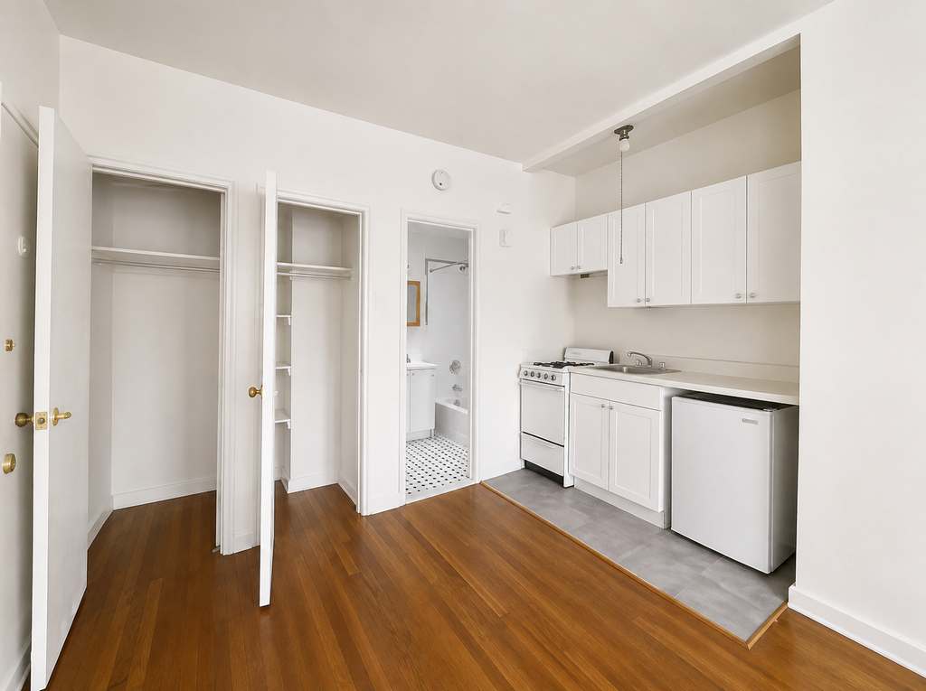 398 East 52nd Street - Photo 3