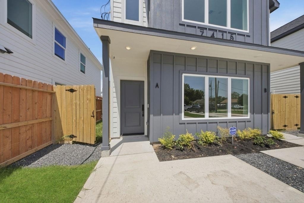 7417 Charlie Street - Photo 0