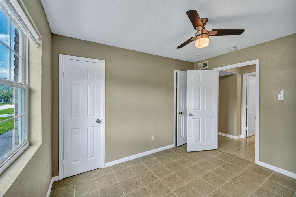 770 Memorial Mews Street - Photo 7
