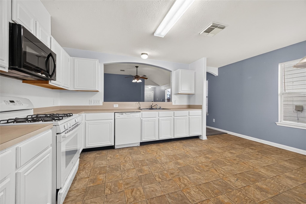 6551 Holly Cove Lane - Photo 2