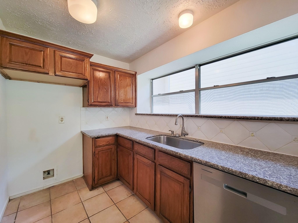 2030 Creek Valley Lane - Photo 22
