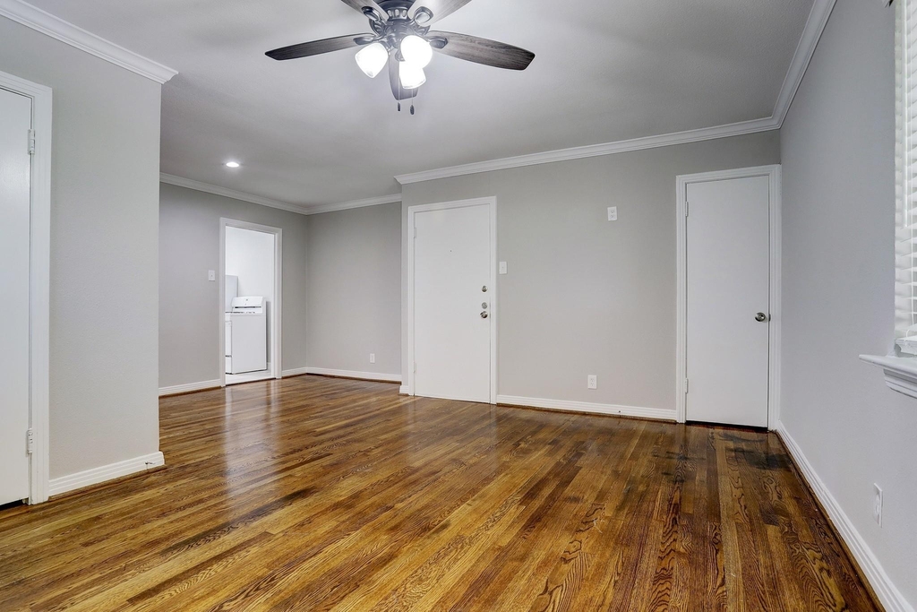 2316 Hazard Street - Photo 2