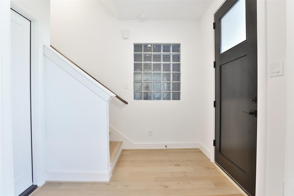 1016 W 15th 1/2 Street - Photo 2