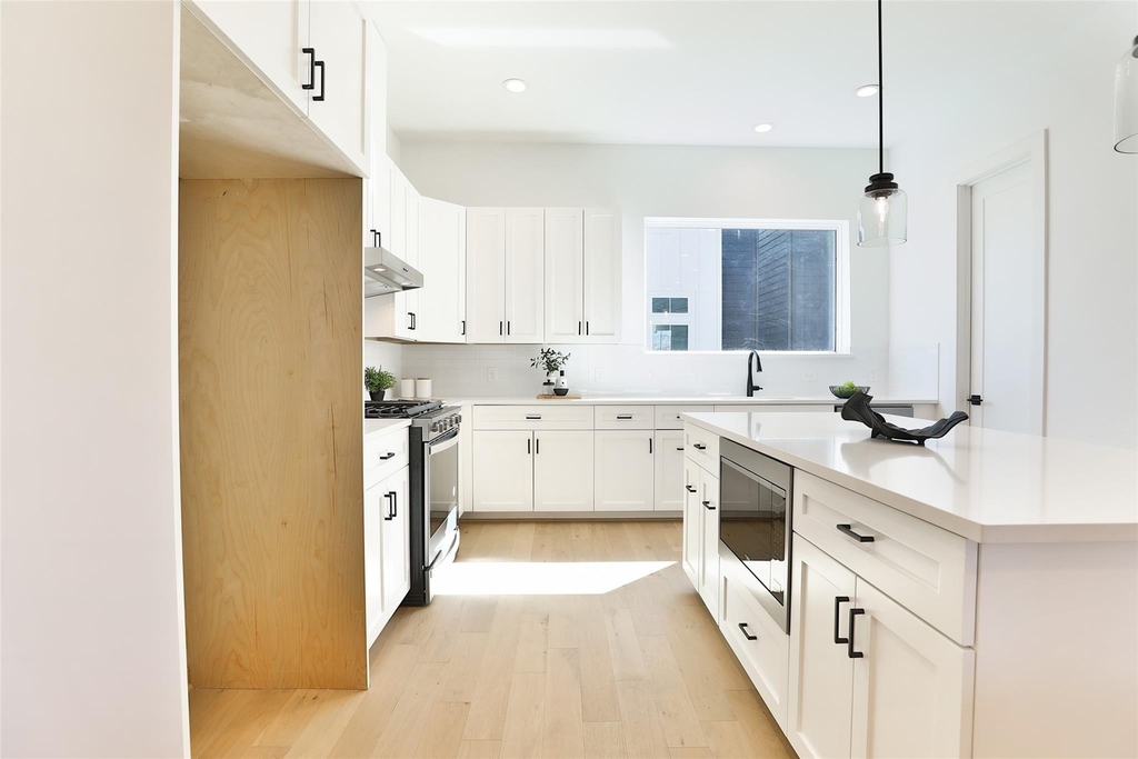 1016 W 15th 1/2 Street - Photo 10