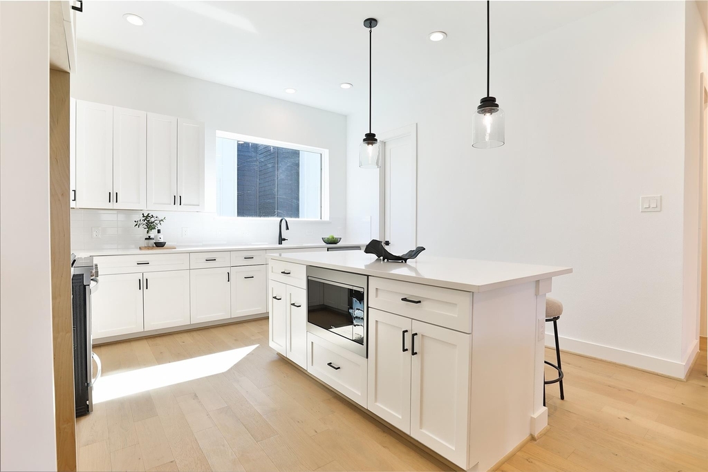 1016 W 15th 1/2 Street - Photo 11
