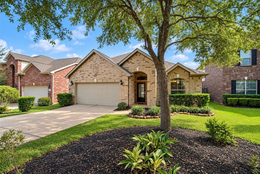 42 Black Swan Court - Photo 0