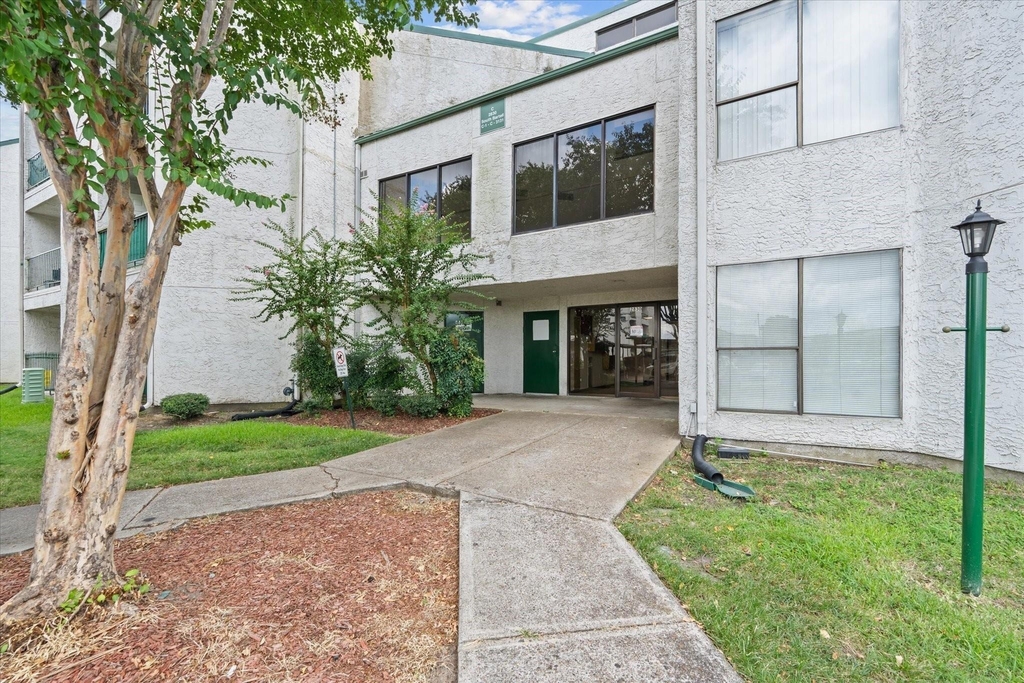 2816 S Bartell Drive - Photo 2