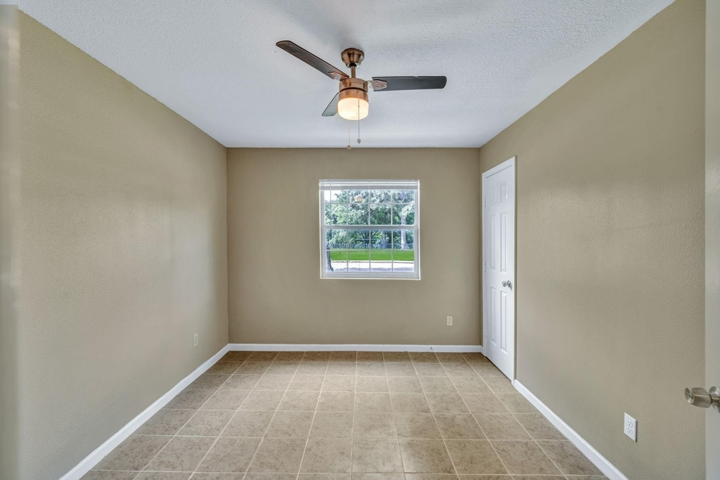 770 Memorial Mews Street - Photo 7