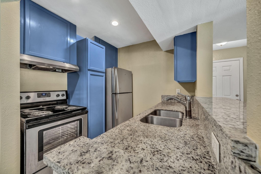 770 Memorial Mews Street - Photo 13