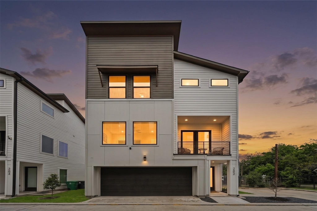 2502 Tuam Street - Photo 3