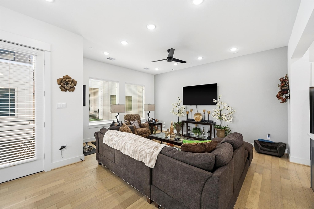 2502 Tuam Street - Photo 9