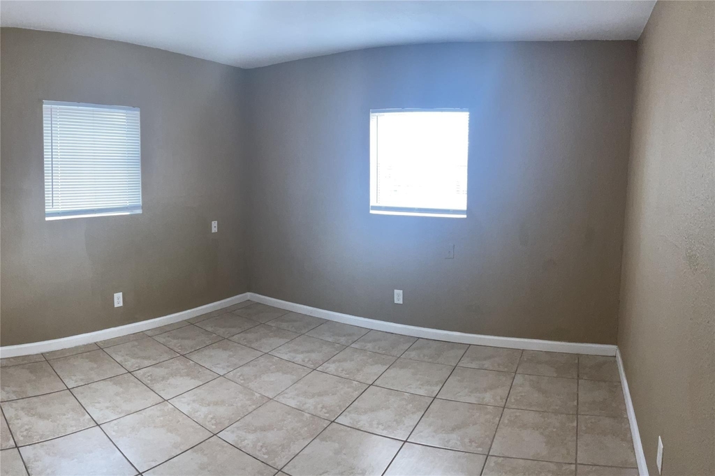 1502 Oleander - Photo 2
