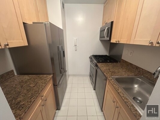 East 34 Street - Photo 1